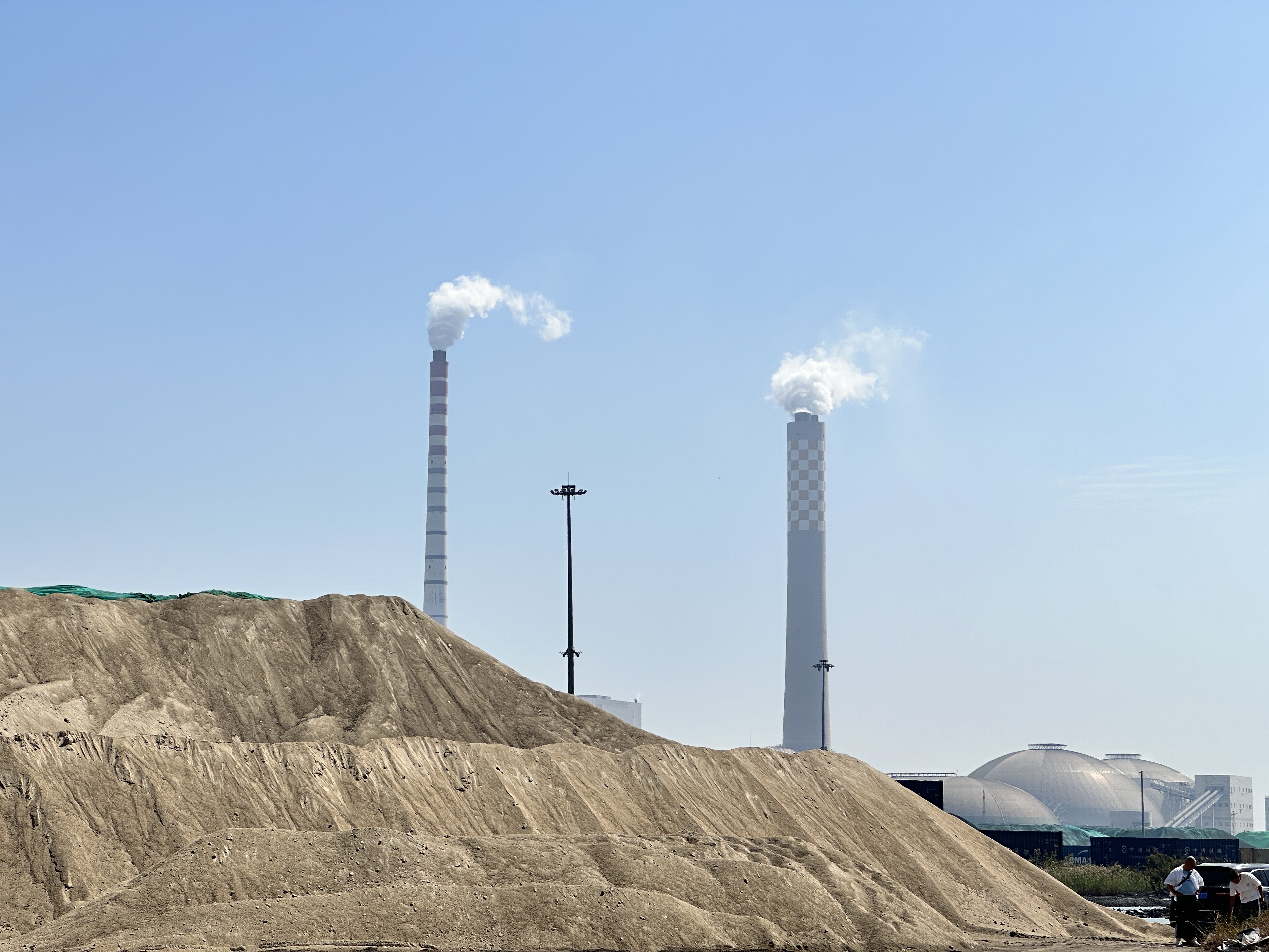 Close-up of high-quality GGBFS powder and granulated blast furnace slag