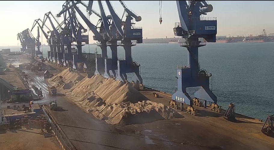 GGBFS powder and granulated blast furnace slag as low-carbon cement alternative