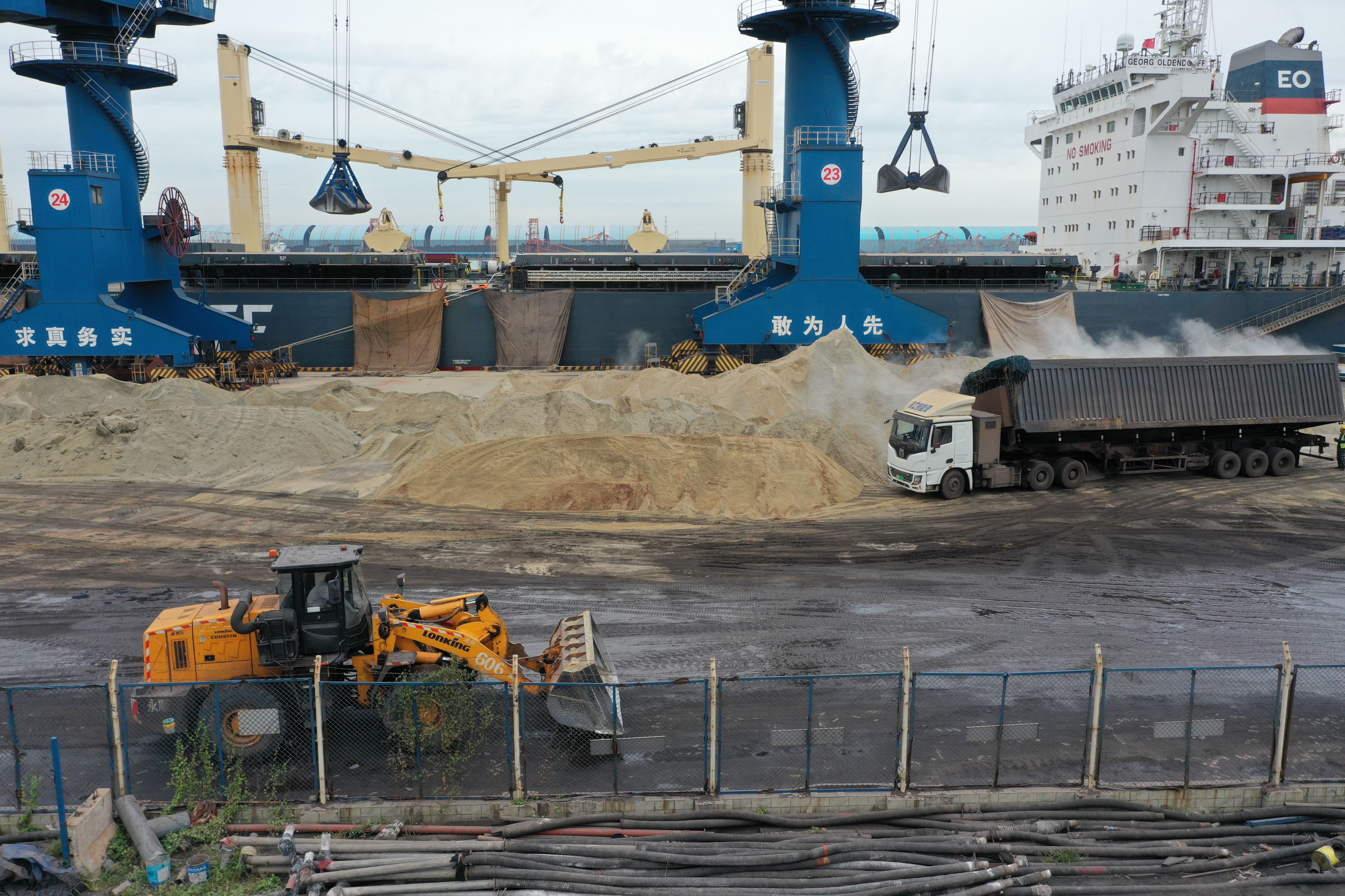 Port loading scene reflecting document-heavy execution in bulk cargo trade